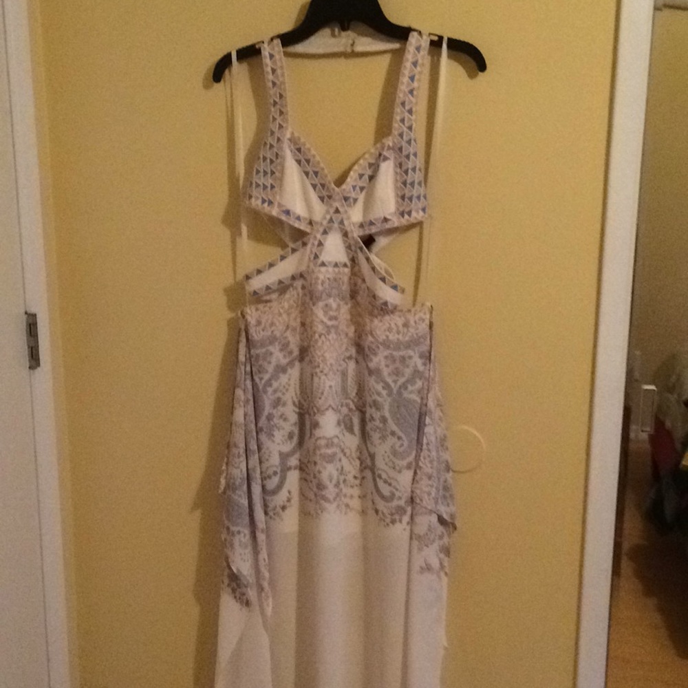 White BCBG MAXAZRIA Gown - Host Pick! - Picture 6 of 8